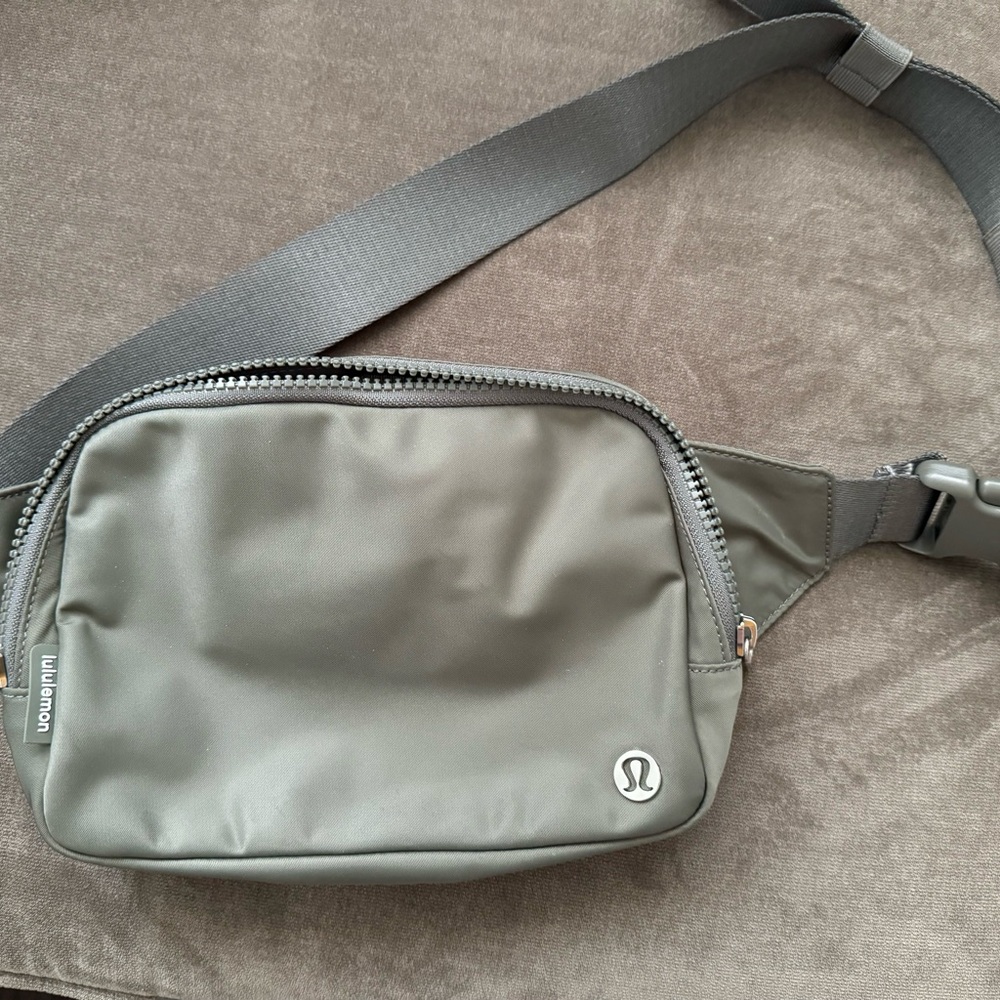 Lululemon Belt Bag 2L Grey Sage